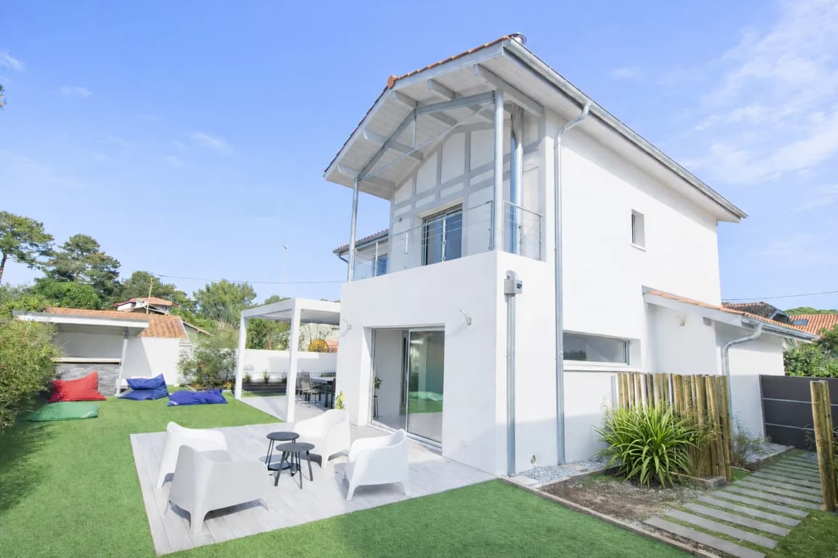 Villa 300m du lac et 5min à pied du centre ville d'Hossegor, calme et confort