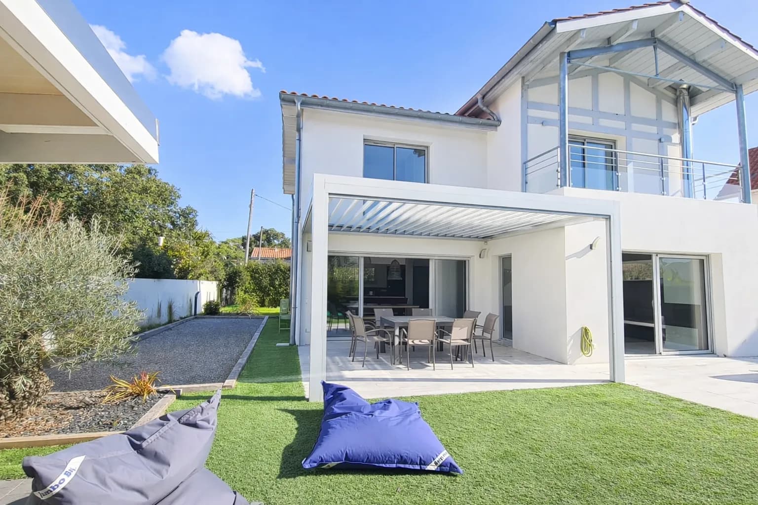 Villa 300m du lac et 5min à pied du centre ville d'Hossegor, calme et confort