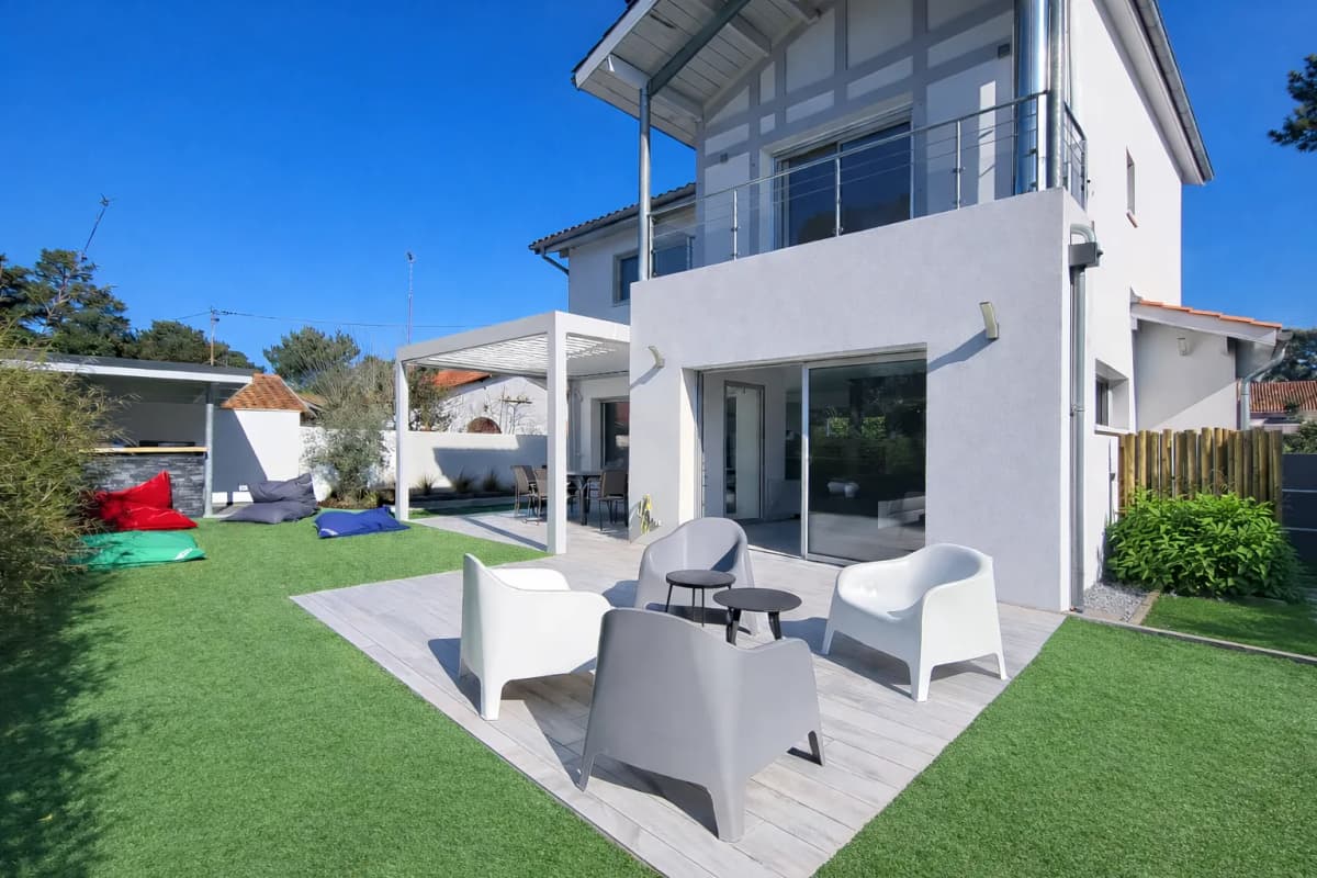 Villa 300m du lac et 5min à pied du centre ville d'Hossegor, calme et confort