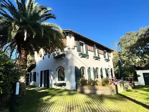 Villa climatisée, piscine chauffée entre lac à 200m et océan à 600m, 5min centre ville d'Hossegor