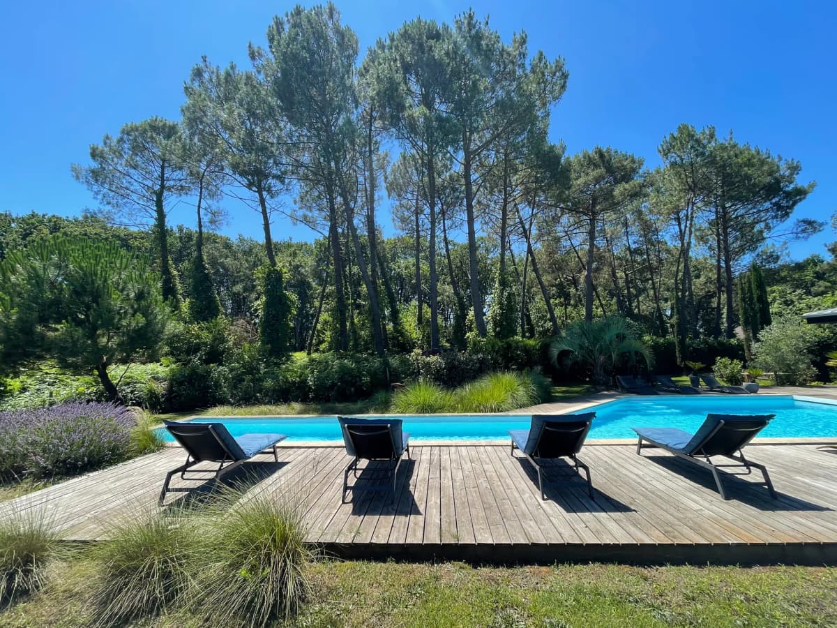 Villa 4* climatisée, piscine chauffée, ping-oing, pétanque, proche golf et centre Hossegor