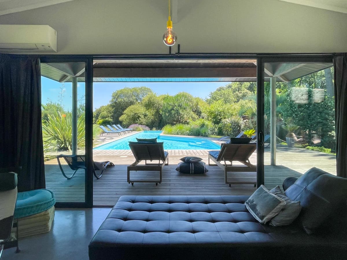Villa 4* climatisée, piscine chauffée, ping-oing, pétanque, proche golf et centre Hossegor
