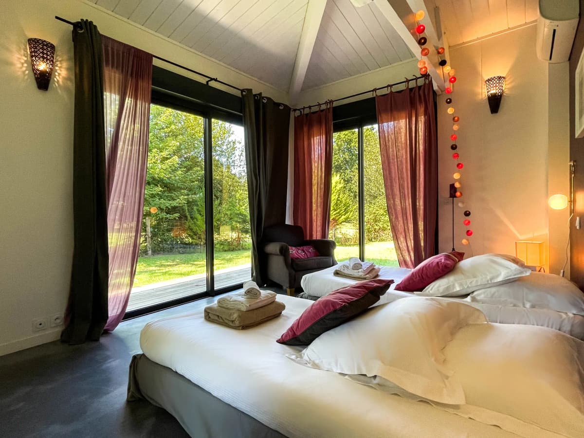 Villa 4* climatisée, piscine chauffée, ping-oing, pétanque, proche golf et centre Hossegor