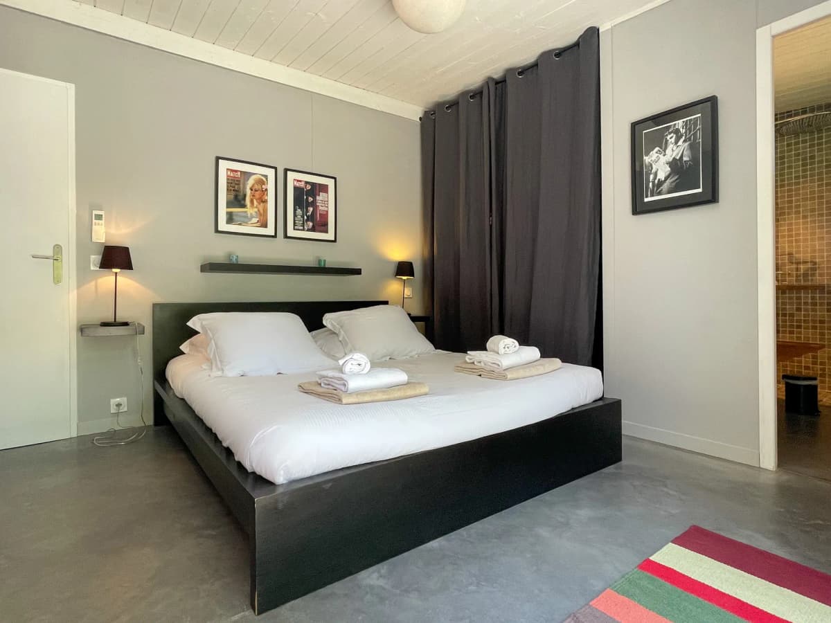 Villa 4* climatisée, piscine chauffée, ping-oing, pétanque, proche golf et centre Hossegor