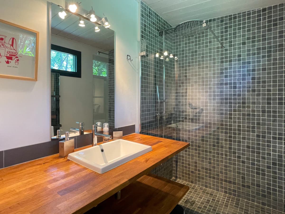 Villa 4* climatisée, piscine chauffée, ping-oing, pétanque, proche golf et centre Hossegor