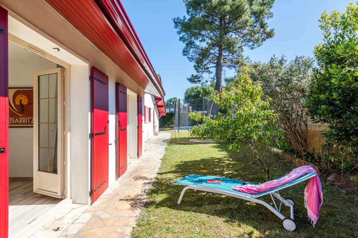 villa piscine chauffée, 5min à pied océan et centre ville