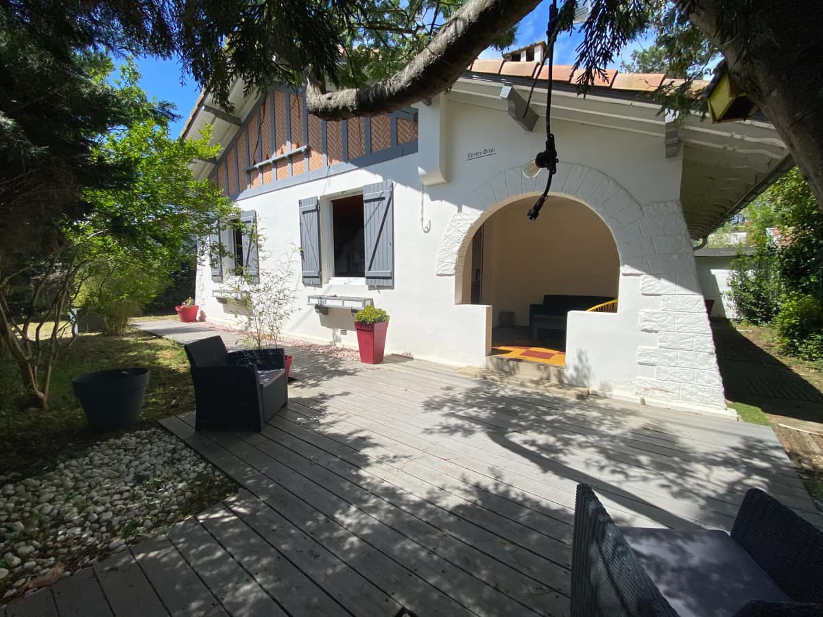 Maison avec jacuzzi, climatisation, 5min à pied de la plage et du centre ville