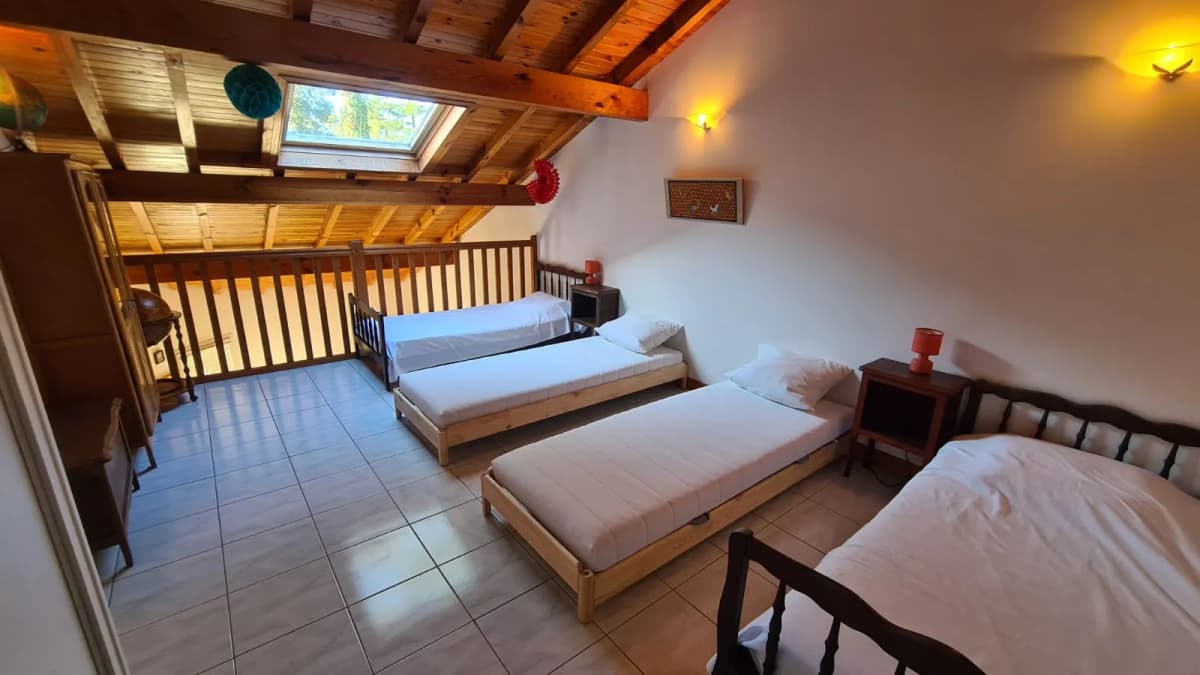 Maison jardin, calme, bout du lac, plage Estagnot