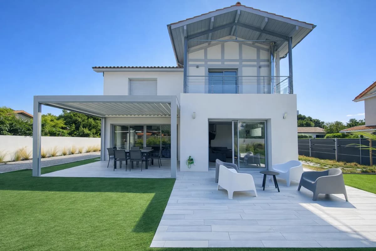 Villa 300m du lac et 5min à pied du centre ville d'Hossegor, calme et confort