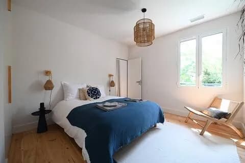 Villa climatisée, piscine chauffée entre lac à 200m et océan à 600m, 5min centre ville d'Hossegor