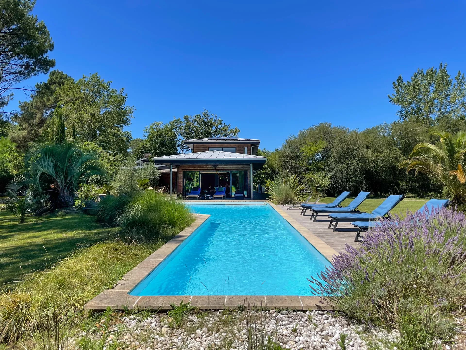Villa 4* climatisée, piscine chauffée, ping-oing, pétanque, proche golf et centre Hossegor