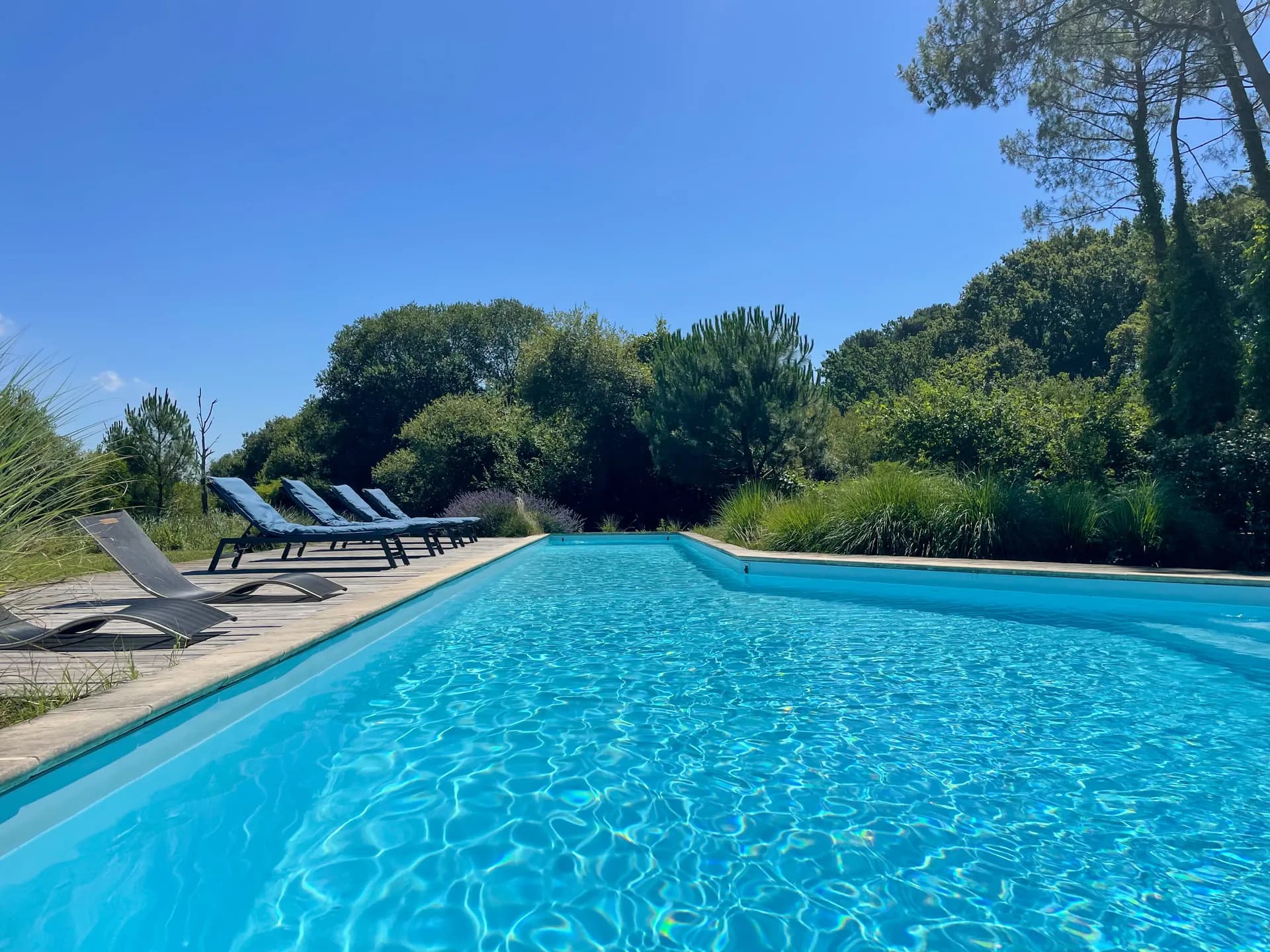 Villa 4* climatisée, piscine chauffée, ping-oing, pétanque, proche golf et centre Hossegor