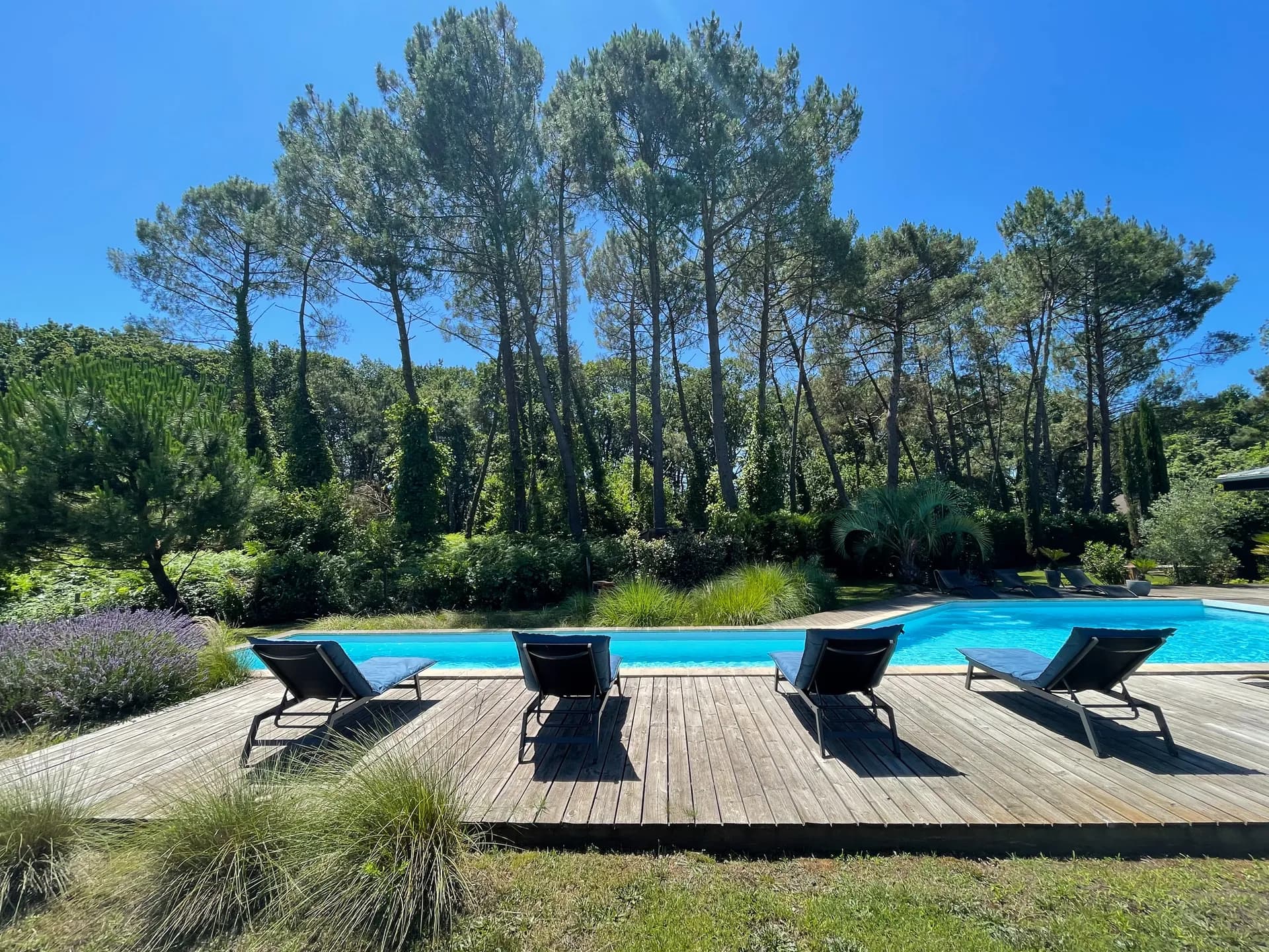 Villa 4* climatisée, piscine chauffée, ping-oing, pétanque, proche golf et centre Hossegor