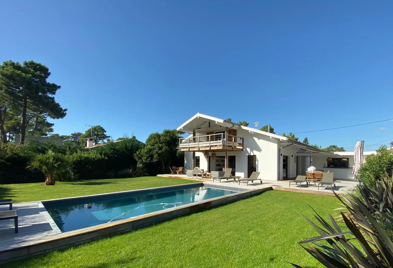 Villa 4* piscine chauffée, climatisation, 500m plage, 5min à pied centre ville