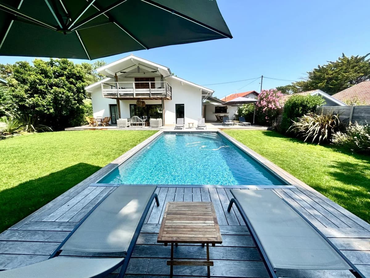 Villa 4* piscine chauffée, climatisation, 500m plage, 5min à pied centre ville