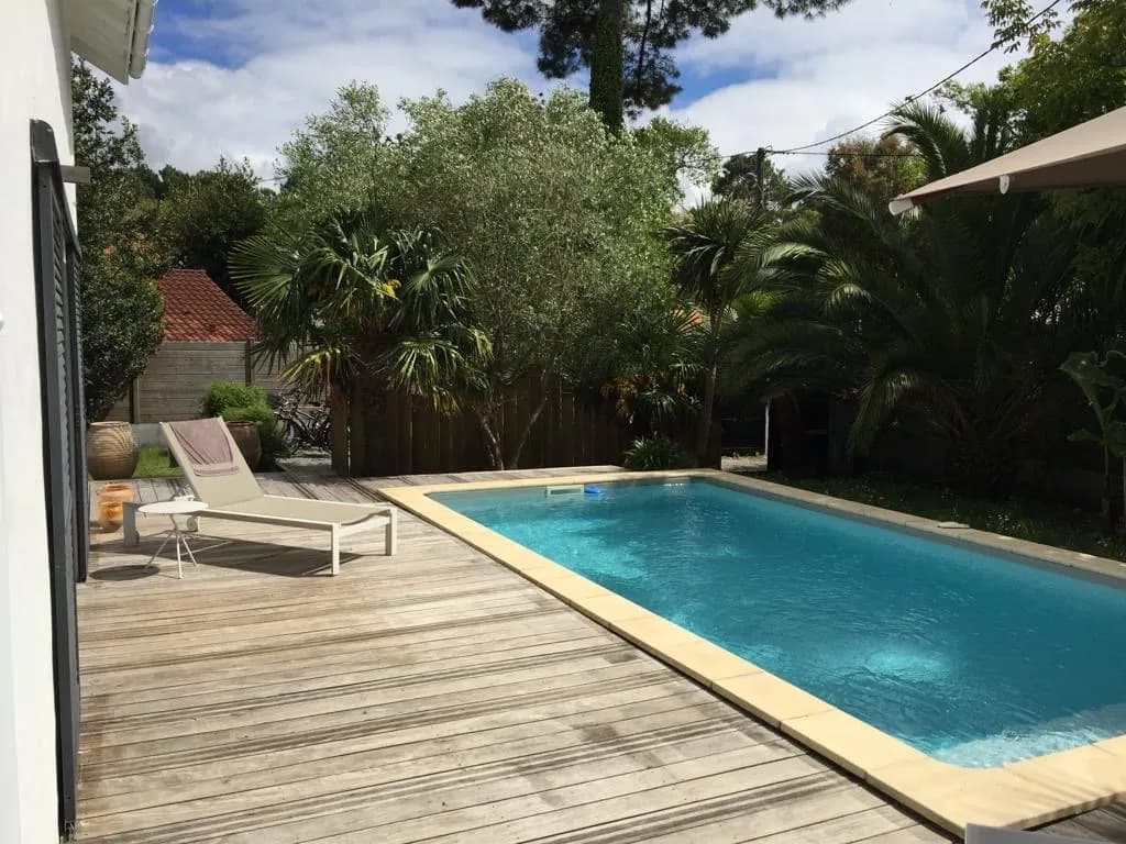 Villa piscine chauffée, climatisation, 5min à pied centre ville, proche plage