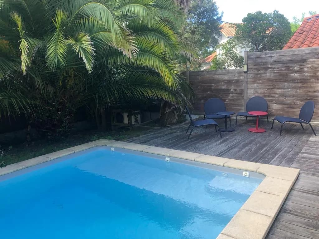 Villa piscine chauffée, climatisation, 5min à pied centre ville, proche plage