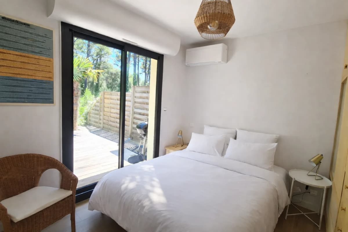 Maison T3 climatisée, plage, forêt, golf, parking privé