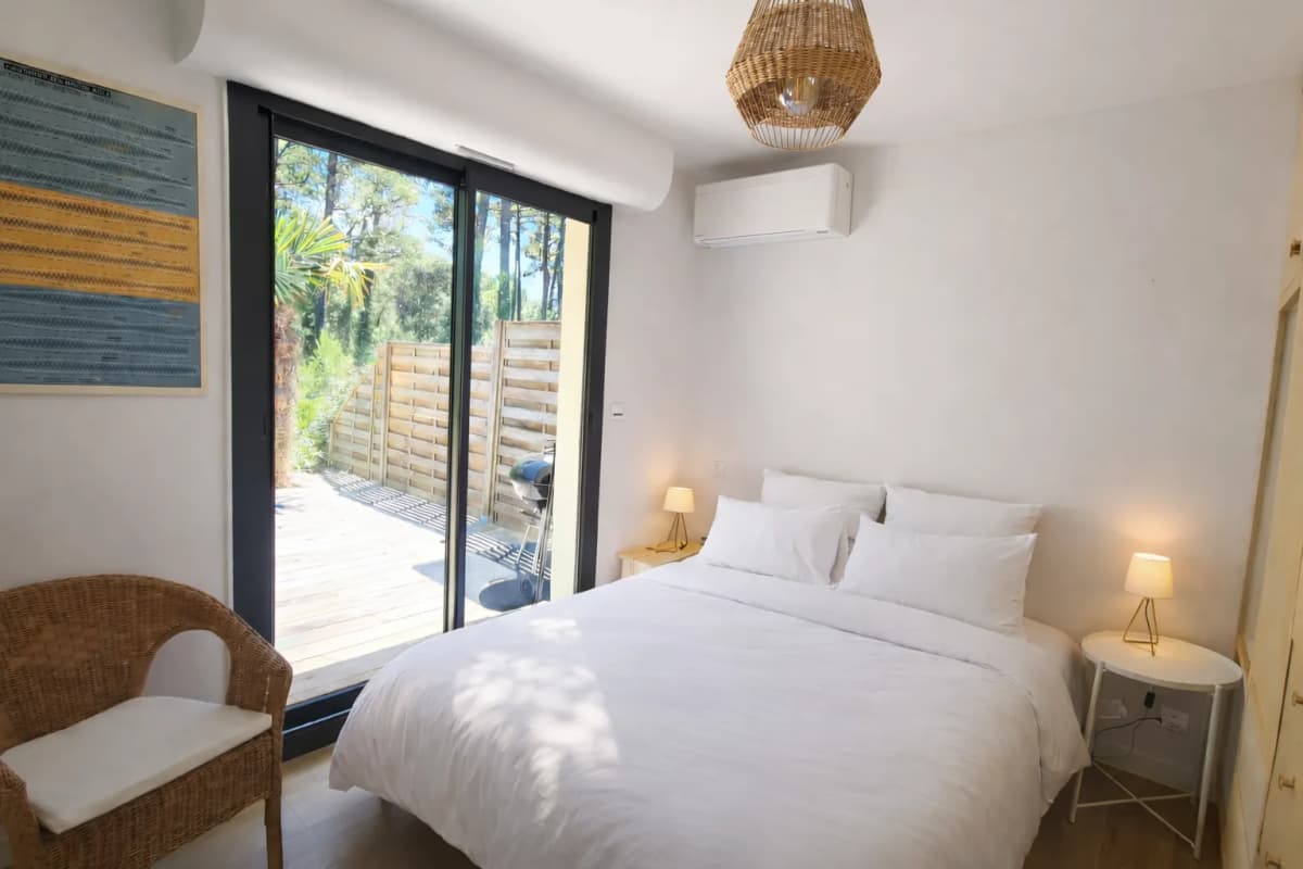 Maison T3 climatisée, plage, forêt, golf, parking privé
