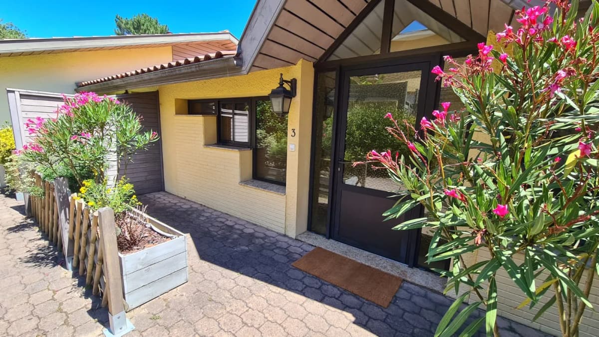 Maison T3 climatisée, plage, forêt, golf, parking privé