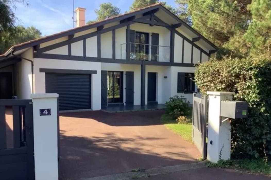 Villa calme, confortable entre mer et forêt.
