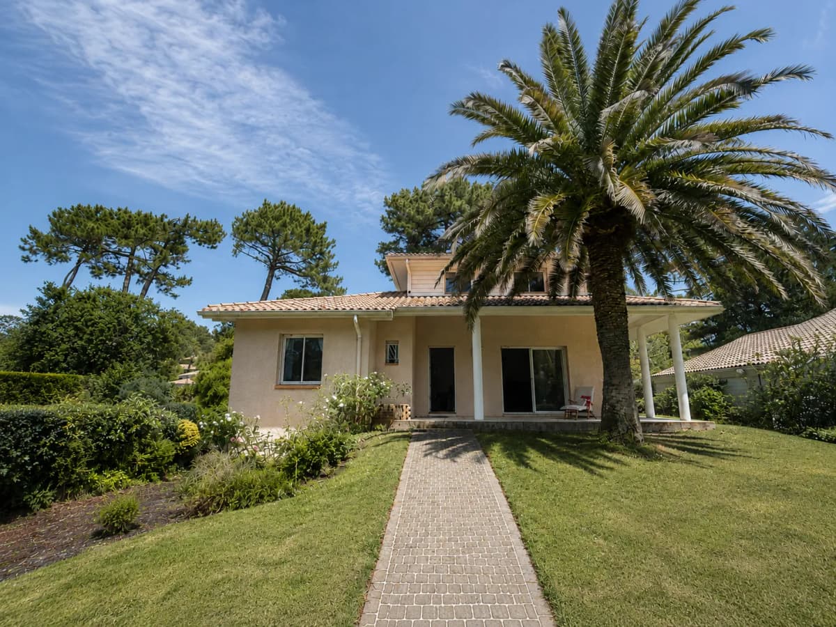 Maison avec piscine, golf, forêt, plage